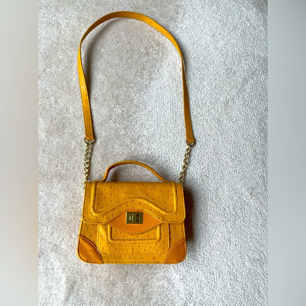 Crossbody purse with top handle and semi chain detail on strap